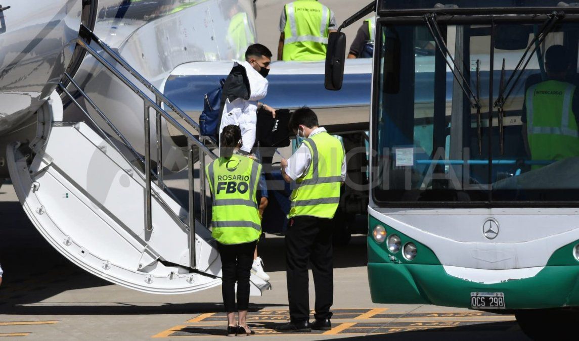 Leandro Paredes viajó con Lionel Messi en el jet para volver a Argentina.