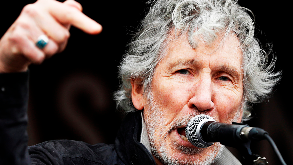 En mayo de este año, Waters realizó un recital en Berlín, Alemania, donde se vistió con un uniforme negro similar al de las Waffen-SS, un grupo armado nazi con gran participación en la Segunda Guerra Mundial. En mayo de este año, Waters realizó un recital en Berlín, Alemania, donde se vistió con un uniforme negro similar al de las Waffen-SS, un grupo armado nazi con gran participación en la Segunda Guerra Mundial.