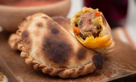 Antonio compartió la receta para preparar las empanadas de su provincia. Antonio compartió la receta para preparar las empanadas de su provincia.