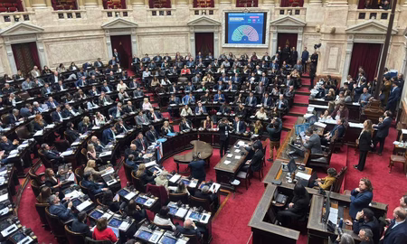 La Cámara de Diputados aprobó este miércoles el proyecto de ley Hojarasca, la iniciativa impulsada por el ministerio de Desregulación y Transformación del Estado que lidera Federico Sturzenegger. La Cámara de Diputados aprobó este miércoles el proyecto de ley Hojarasca, la iniciativa impulsada por el ministerio de Desregulación y Transformación del Estado que lidera Federico Sturzenegger.