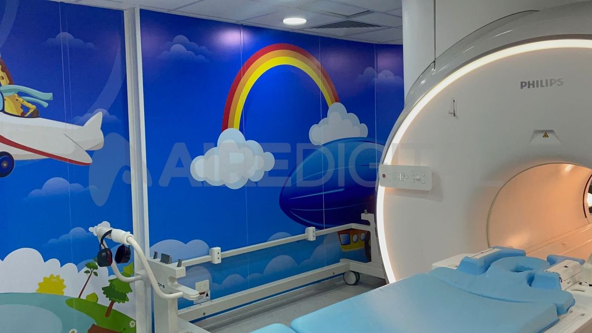 Se inauguró un ploteo infantil en la sala de diagnóstico por imágenes del hospital de Niños.