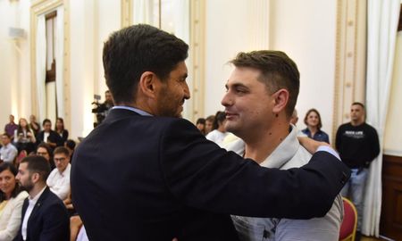 Maximiliano Pullaro junto al policía Luciano Nocelli. Maximiliano Pullaro junto al policía Luciano Nocelli.