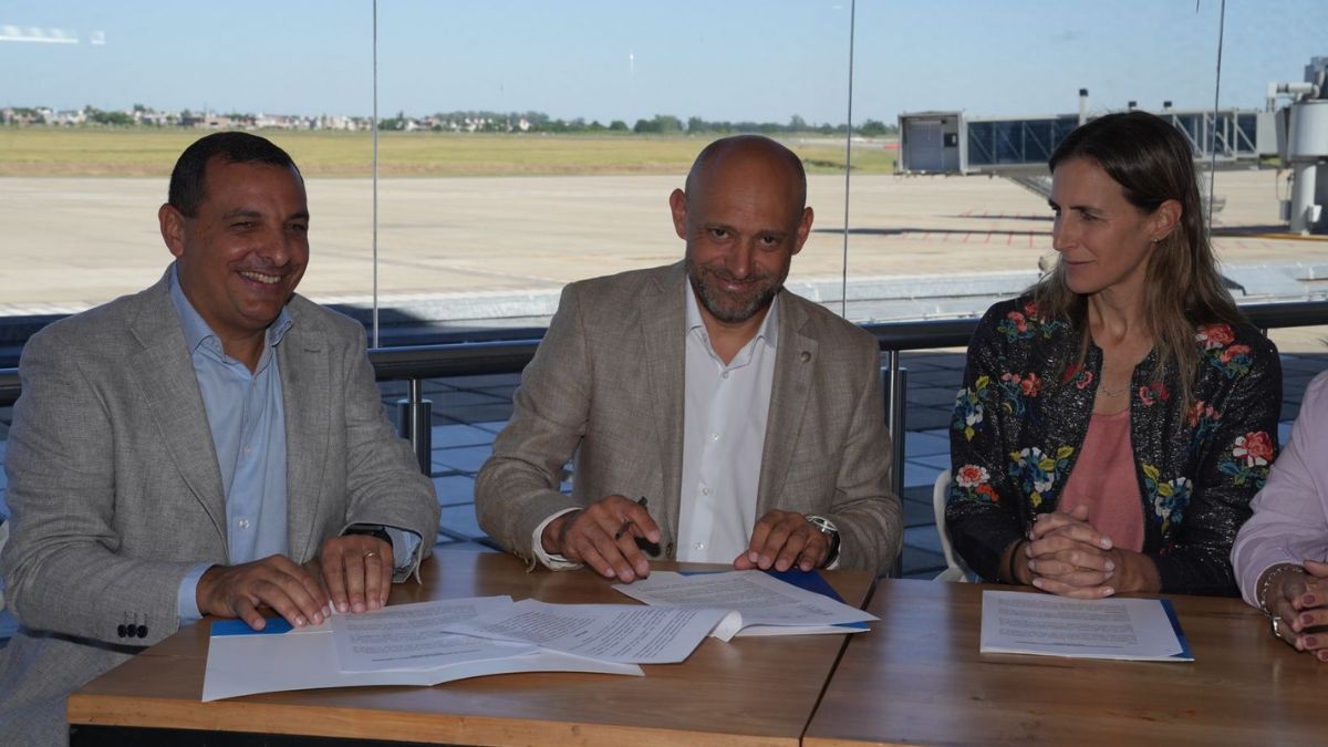 El anuncio se realizó en la previa de la inauguración de las obras de modernización del aeropuerto de Rosario.