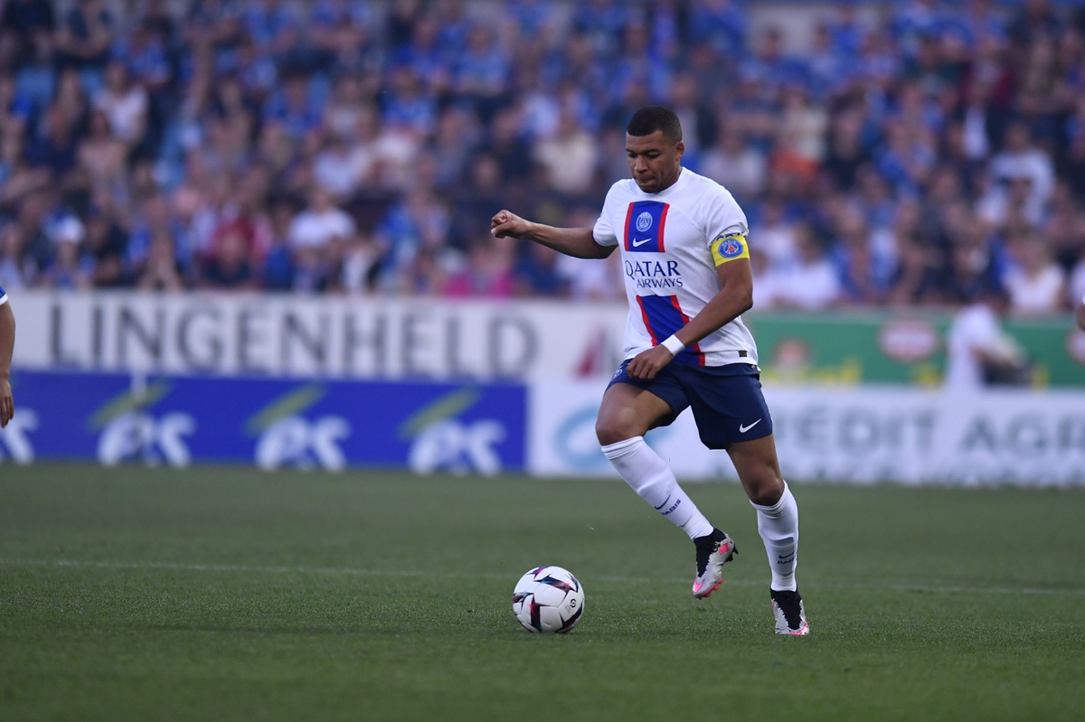 PSG empata con Racing de Estrasburgo y por ahora es campeón de Francia.