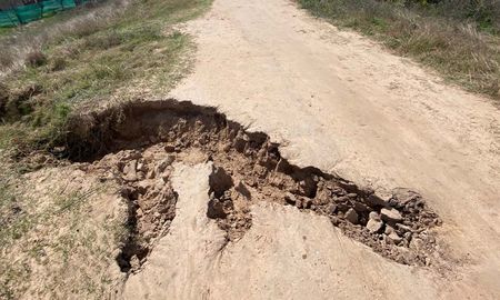 Así está actualmente la grieta en el terraplén Garello, de Colastiné Norte. Así está actualmente la grieta en el terraplén Garello, de Colastiné Norte.