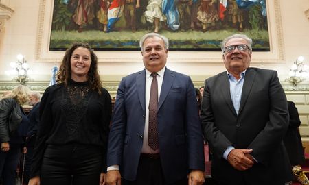 Jimena Senn (UCR), Pablo Farías (PS) y Ricardo Olivera (PJ) seguirán al frente de la Cámara de Diputados de Santa Fe. Jimena Senn (UCR), Pablo Farías (PS) y Ricardo Olivera (PJ) seguirán al frente de la Cámara de Diputados de Santa Fe.
