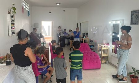 Peluquería solidaria en Santa Fe. Cortes de pelo gratis para los más necesitados. Peluquería solidaria en Santa Fe. Cortes de pelo gratis para los más necesitados.