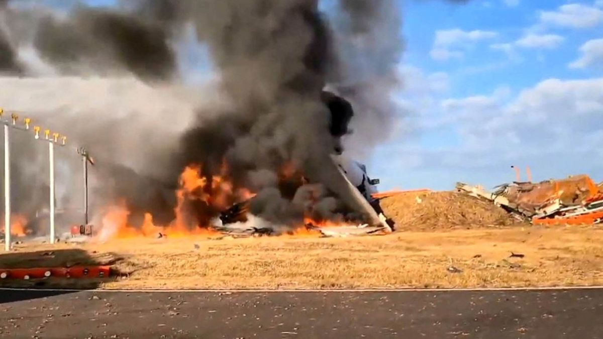 Se estrelló un avión en Corea del Sur y hay al menos 179 muertos.