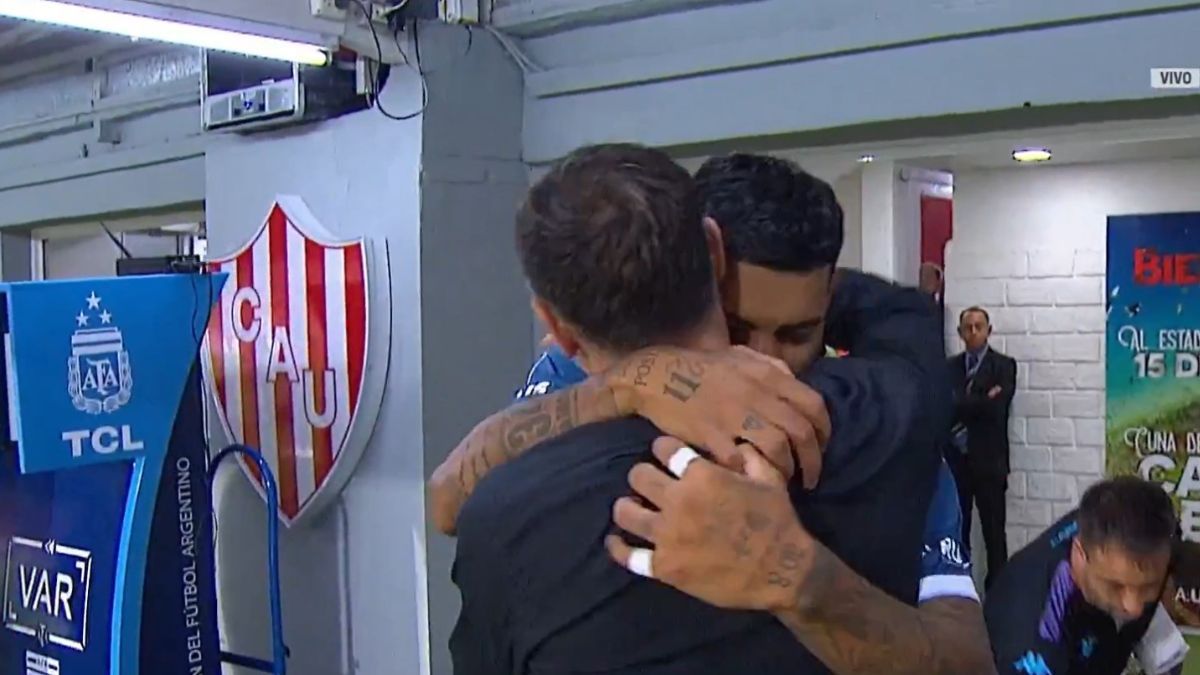 El saludo de Adrián Balboa con el técnico de Unión