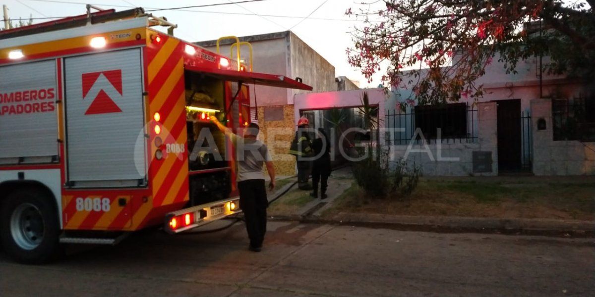 Se incendió una casa en barrio Los Hornos pero el fuego ya fue controlado