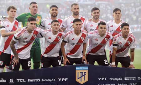 La derrota del Xeneize ante Racing dejó a River sin chances de Copa Libertadores. La derrota del Xeneize ante Racing dejó a River sin chances de Copa Libertadores.