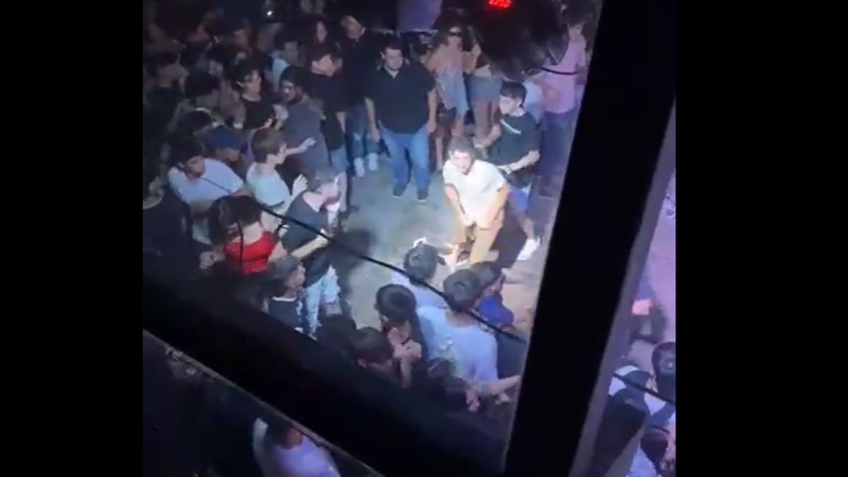 Las imágenes fueron captadas por un cliente que se encontraba en la parte superior del bar.&nbsp;