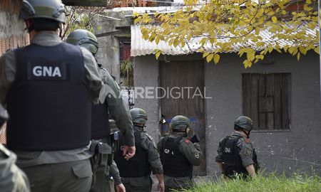 nada de cuidar al vecino: cuatro gendarmes a prision por una extorsion nada de cuidar al vecino: cuatro gendarmes a prision por una extorsion