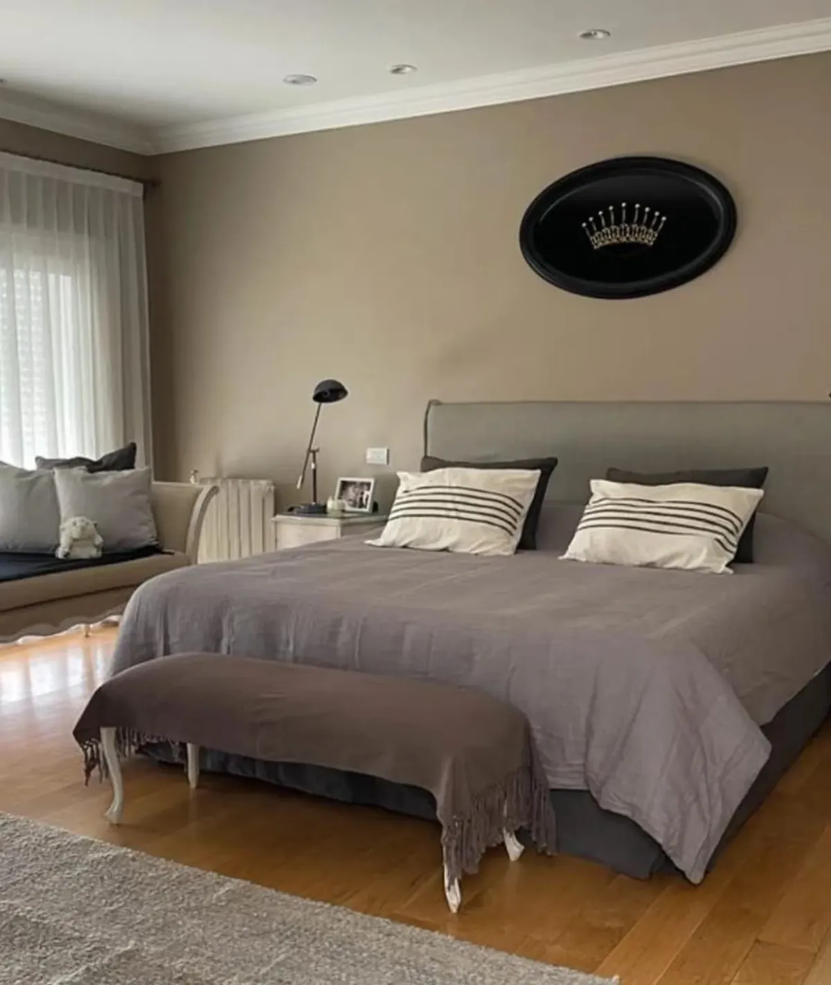 La casa de Vicuña presenta una combinación de estilo francés e inglés. La casa de Vicuña presenta una combinación de estilo francés e inglés.