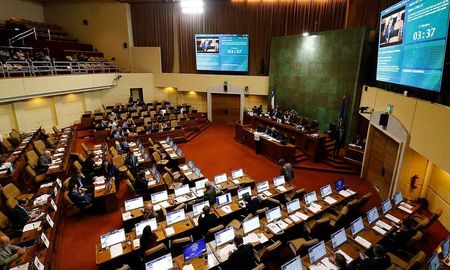 Ambas cámaras legislativas chilenas aprobaron con amplio margen el matrimonio igualitario. Ambas cámaras legislativas chilenas aprobaron con amplio margen el matrimonio igualitario.
