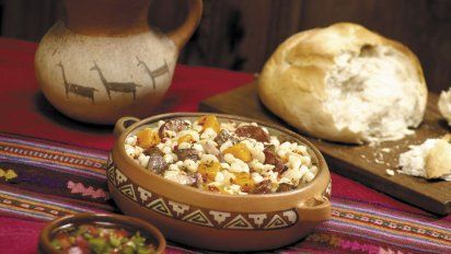 Locro en casa, la receta tradicional del 25 de Mayo
