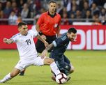 messi a pura gambeta entre cinco uruguayos messi a pura gambeta entre cinco uruguayos