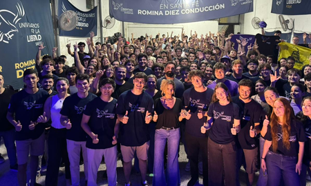 El espacio del presidente Javier Milei logró ingresar cuatro consejeros y cuatro secretarios estudiantiles. El espacio del presidente Javier Milei logró ingresar cuatro consejeros y cuatro secretarios estudiantiles.