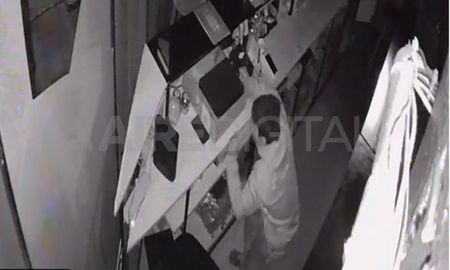 El ladrón que entró a robar a Wappo quedó registrado en las cámaras de seguridad. El ladrón que entró a robar a Wappo quedó registrado en las cámaras de seguridad.