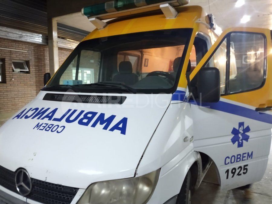 La ambulancia del Cobem en la que circulaban los dos trabajadores baleados el 28 de mayo