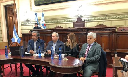 En el recinto de la Cámara de Diputados se realizó la segunda audiencia pública por robo de cables en la provincia. En el recinto de la Cámara de Diputados se realizó la segunda audiencia pública por robo de cables en la provincia.