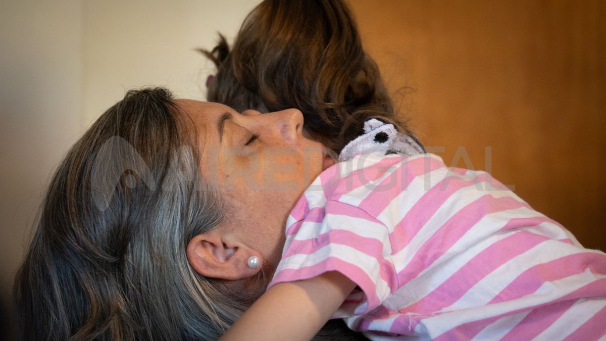 Eugenia indica que la escuela especial también significa para las familias un lugar de apoyo y contención. Eugenia indica que la escuela especial también significa para las familias un lugar de apoyo y contención.