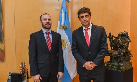 el ministro lacunza se reunio con su sucesor martin guzman en el palacio de hacienda el ministro lacunza se reunio con su sucesor martin guzman en el palacio de hacienda