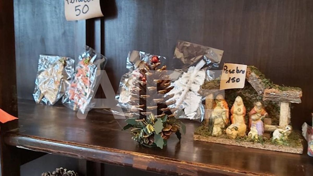 La Feria Navideña ofrece productos de decoración, juguetes y también indumentaria a precios accesibles. Lo recaudado se destinará a sostener la obra de la Fundación.