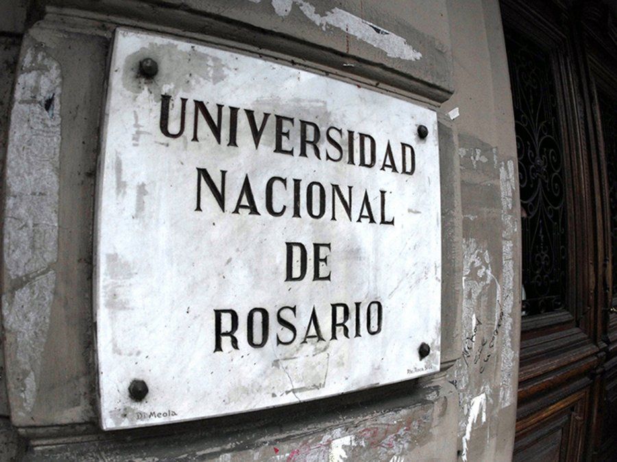 La universidad de Rosario decidió desvincular completamente al profesor acusado de abuso sexual.&nbsp;