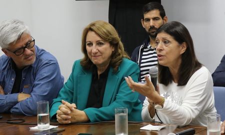 Clara García, cabeza de la lista de diputados de Adelante, junto a la fórmula de gobernador y vice: Mónica Fein y Eugenio Fernández. Clara García, cabeza de la lista de diputados de Adelante, junto a la fórmula de gobernador y vice: Mónica Fein y Eugenio Fernández.