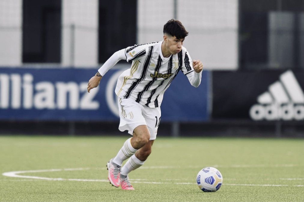 Matías Soulé, formado en Vélez, juega desde hace dos años en Juventus y suele entrenar con el plantel profesional.
