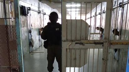 Apuñalaron a un preso en la cárcel de Las Flores y terminó internado en el hospital Cullen