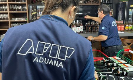 El sindicato AEFIP, que representa a empleados de la AFIP, definirá en las próximas horas medidas de fuerza en rechazo a la disolución del organismo que anunció el Gobierno. El sindicato AEFIP, que representa a empleados de la AFIP, definirá en las próximas horas medidas de fuerza en rechazo a la disolución del organismo que anunció el Gobierno.