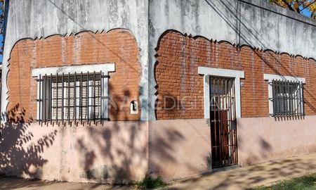 Cuatro hombres ingresaron a un hogar ubicado en Ecuador y Cochabamba. Cuatro hombres ingresaron a un hogar ubicado en Ecuador y Cochabamba.