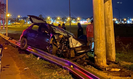 choco el auto en el que iba con su pareja, mato a un nene de 5 y luego se tiro abajo de un colectivo choco el auto en el que iba con su pareja, mato a un nene de 5 y luego se tiro abajo de un colectivo