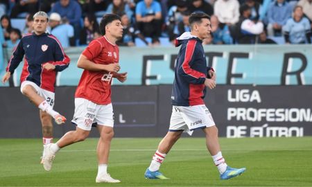 La entrada en calor de los jugadores de Unión ante Belgrano. La entrada en calor de los jugadores de Unión ante Belgrano.