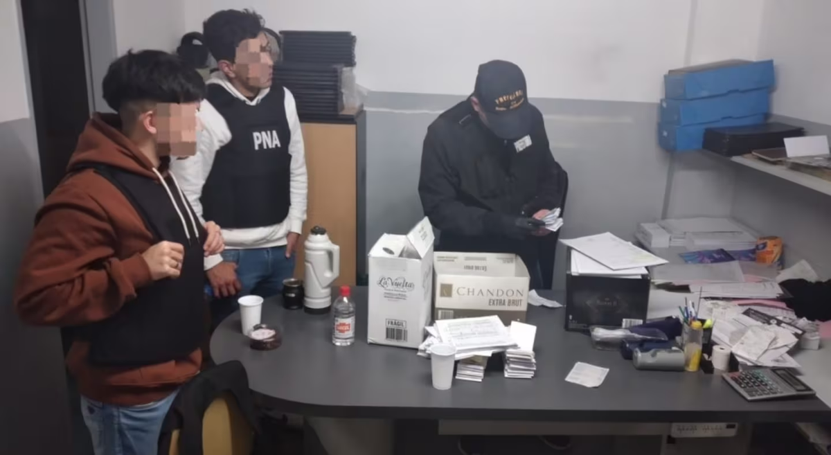 Personal de Prefectura rescató a una menor y a otras 57 mujeres que habrían sido víctimas de trata de personas. Personal de Prefectura rescató a una menor y a otras 57 mujeres que habrían sido víctimas de trata de personas.