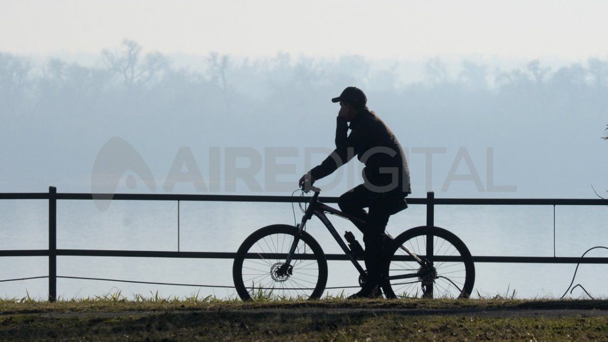 El profesional aconsejó no realizar actividades deportivas al aire libre porque los efectos aumentan ya que se incrementa la frecuencia respiratoria y la profundidad de las respiraciones.