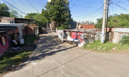 Una nena de cinco años fue herida de gravedad por un disparo de arma de fuego este sábado por la noche en el sur de Rosario. Una nena de cinco años fue herida de gravedad por un disparo de arma de fuego este sábado por la noche en el sur de Rosario.