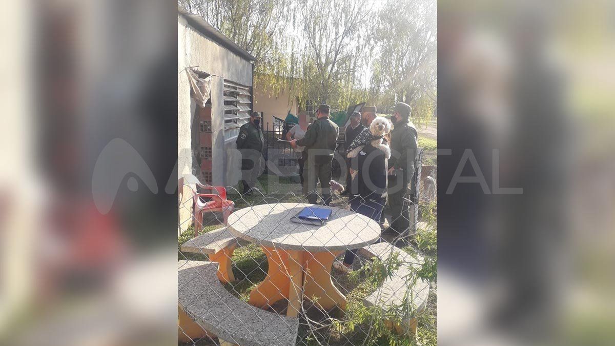 Dos hombres fueron aprehendidos durante el operativo. 