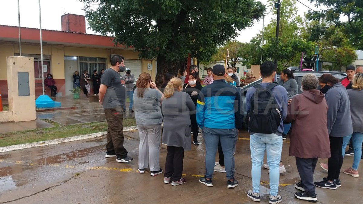 Los familiares de Maydana reclamaron celeridad en la resolución del caso frente a la comisaría de Recreo.