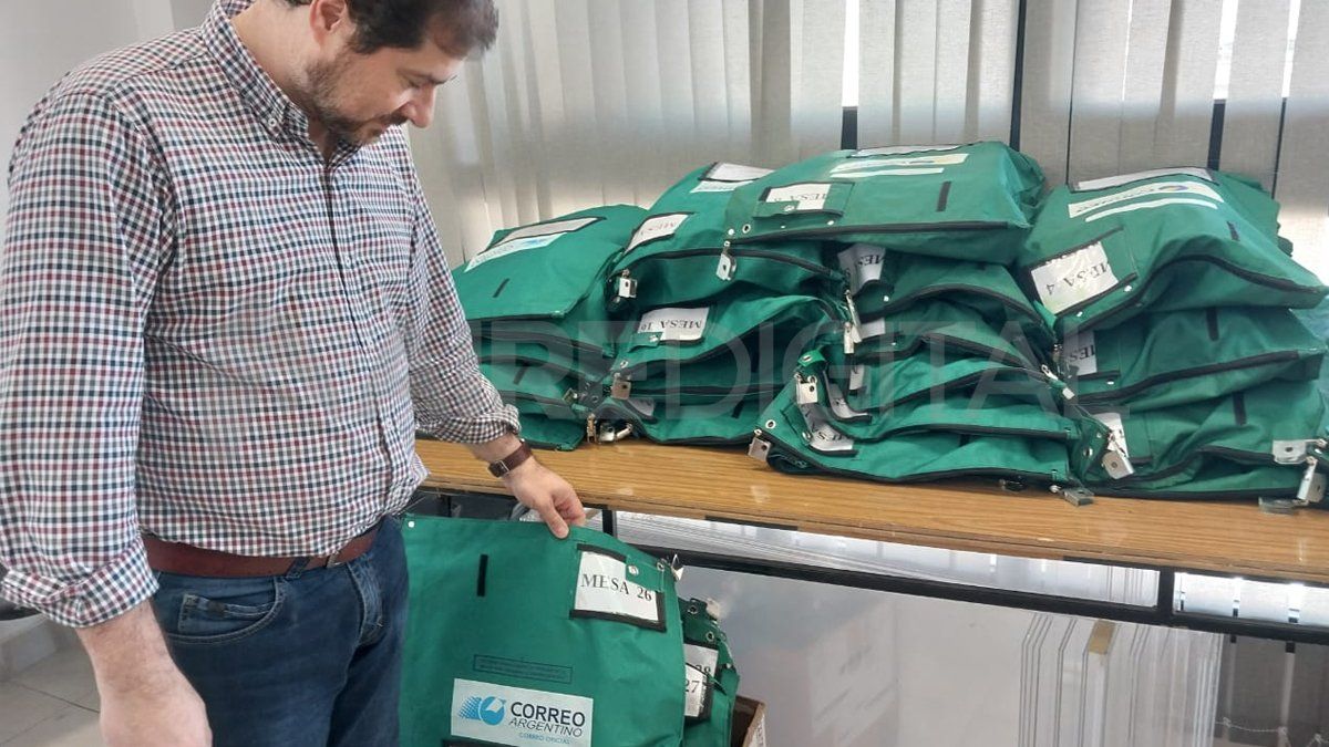 El secretario electoral Pablo Ayala comenzó el proceso de despliegue de material. El secretario electoral Pablo Ayala comenzó el proceso de despliegue de material.