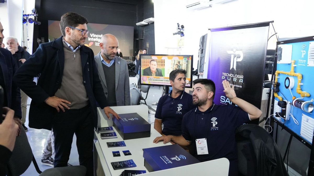 El encuentro de negocios, impulsado por la Provincia, se realizó en Rosario y participaron el gobernador Maximiliano Pullaro y el ministro Gustavo Puccini. El encuentro de negocios, impulsado por la Provincia, se realizó en Rosario y participaron el gobernador Maximiliano Pullaro y el ministro Gustavo Puccini.