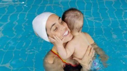 Video: una nadadora española se quejó porque no la dejan viajar con su hijo lactante a los Juegos Olímpicos de Tokio