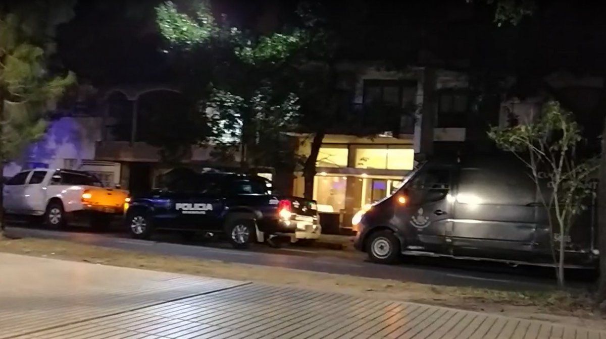 Uno de los procedimientos tuvo lugar en un reconocido local de bulevar y Marcial Candioti.