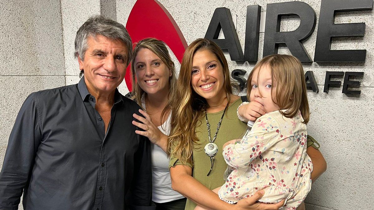 Luis Mino junto a Valeria Vega, Daiana Canavesio y la hija de Valeria Amaya, Nina Buccolini.