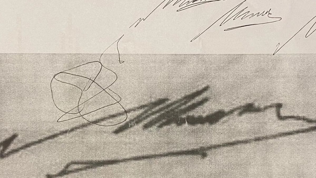 Los documentos que pusieron en marcha la investigación sobre falsificación de la firma de Diego Maradona son tres. Todo fue encontrado en el allanamiento de la vivienda del doctor Leopoldo Luque.