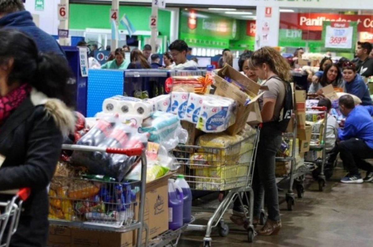 Los tours de compras de chilenos en localidades fronterizas arrasan con productos alimenticios y de tocador e higiene