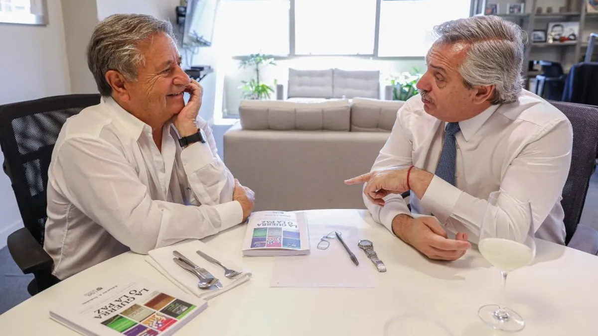 "No lo veo bien, pero a pesar de todo tengo afecto por este Presidente, que es un cabeza dura", sostuvo el ex mandatario.