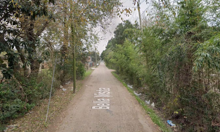Un vecino engañó a una menor de 13 años y la llevó a un descampado en Merlo, donde intentó abusar de ella. Un vecino engañó a una menor de 13 años y la llevó a un descampado en Merlo, donde intentó abusar de ella.